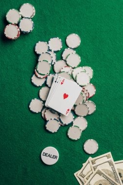 rprr live-dealer interaction during Baccarat hand with chat window and card action
