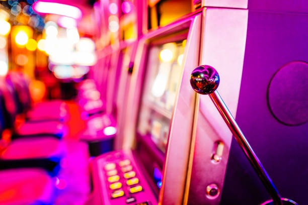 rprr platform layout with PUBG Mobile Pro League broadcast and live dealer table sidebar